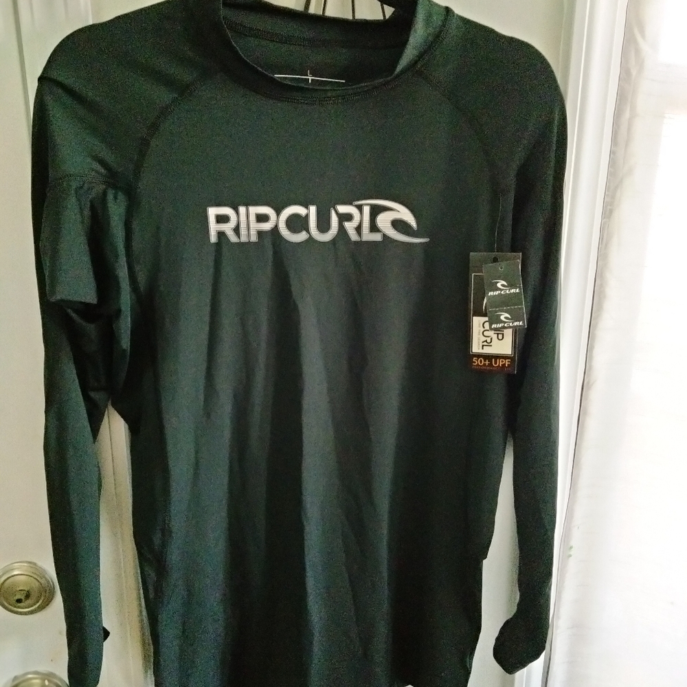 Shockwave Relaxed Long Sleeve UV Tee Rash Guard - Ripcurl used no tags